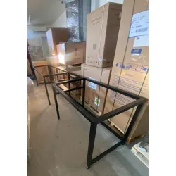 Structure de comptoir en métal – selon le proje