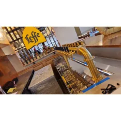 Plan de travail de bar avec double évier et zone d’égouttage