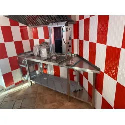 Table de travail avec étagère