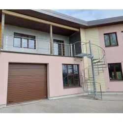 Spiral entrance staircase