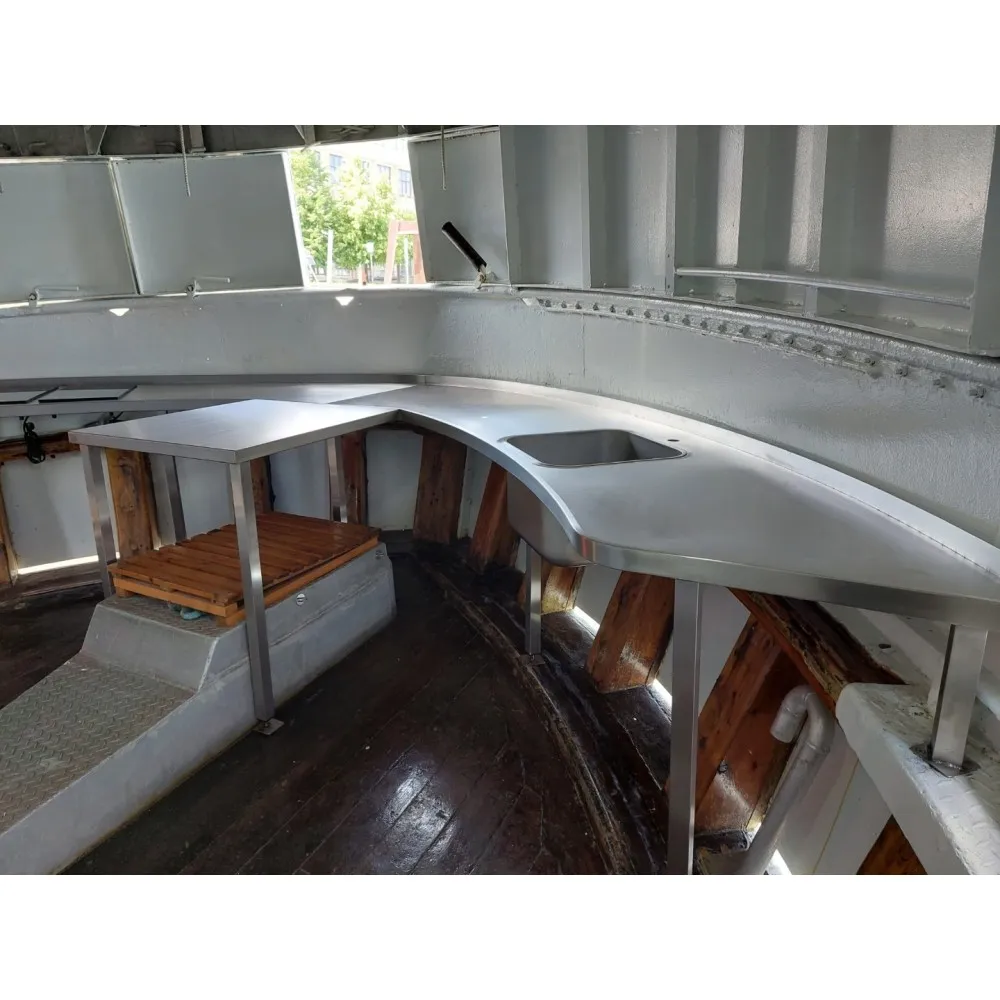 Circular table with sink on a yacht (MI-30)