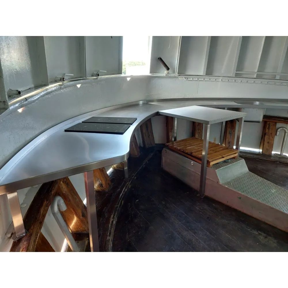 Circular table with sink on a yacht (MI-30)