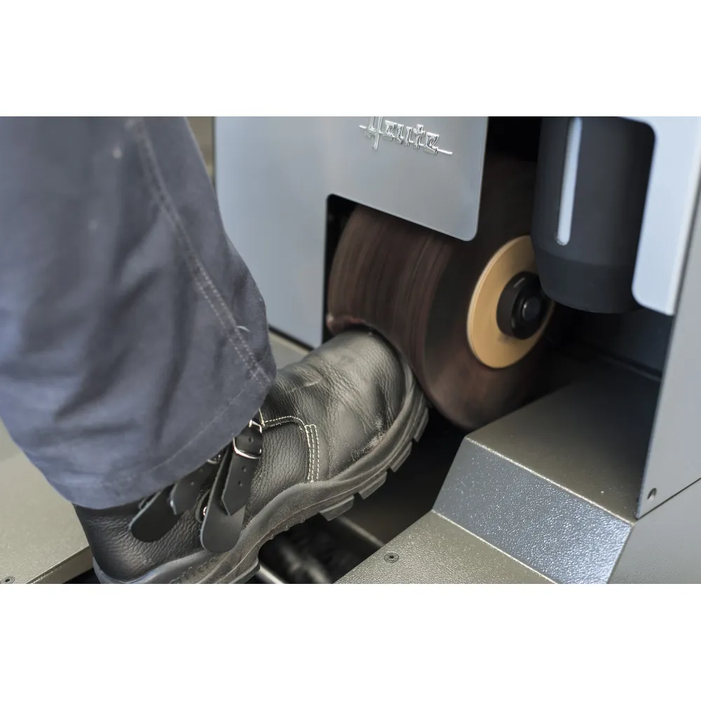 Appareil compact de nettoyage à sec des semelles de chaussures avec fonction de polissage Solamat 150 (064-2240)