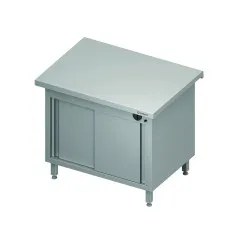 Une table avec une armoire chaleureuse avec une porte coulissante 1000